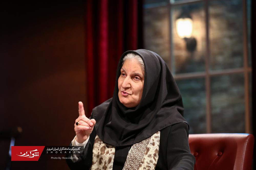 نوش‌آفرین انصاری در برنامه شوکران: مردم‌سالاری از کتابخانه شروع می‌شود/ از تکنولوژی در راه خواندن استفاده کنیم/ خانواده از مطالعه غیردرسی فرزند نترسد